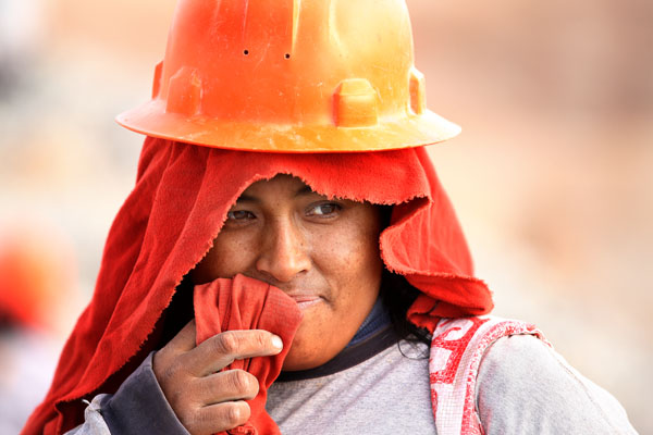A female Fairtrade Gold miner from Peru, part of the Esperanza Miners' Association.